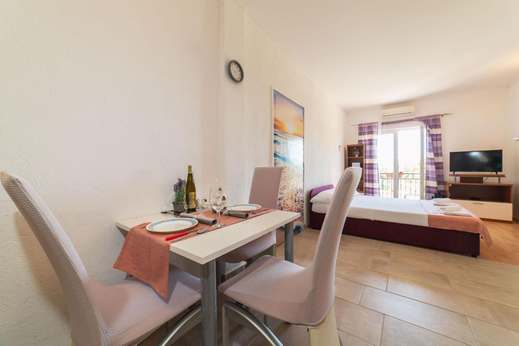 Apartment Livaja Kaštel Novi Pokój zdjęcie
