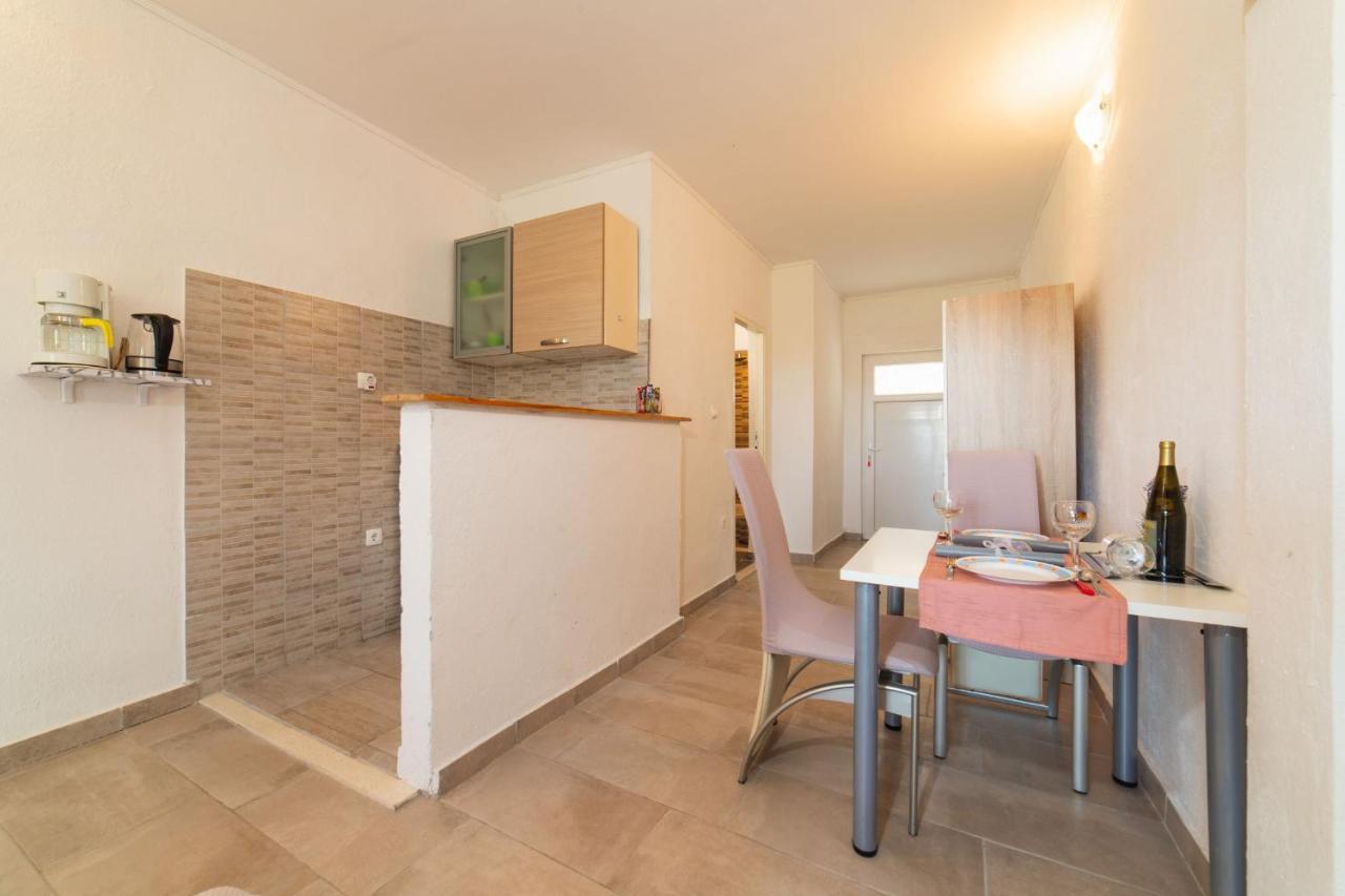 Apartment Livaja Kaštel Novi Zewnętrze zdjęcie